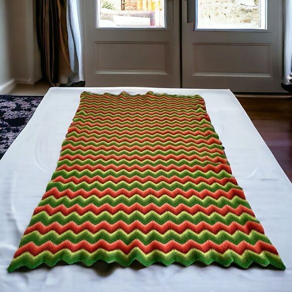 Vintage Handmade Green knitted Afghan Crochet Chevron zigzag Blanket Throw - Picture 4 of 4